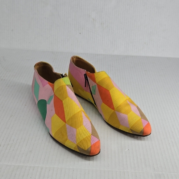 Vintage Kenneth Cole New York Art to Wear Multicolor Geometric Print Flats 8 - Picture 1 of 14
